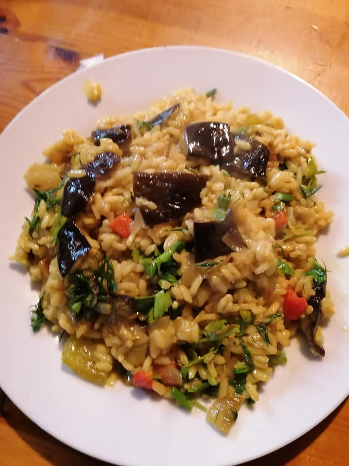 Πανεύκολο μελιτζανοπίλαφο από τον Μακάριο Αβδελιώδη