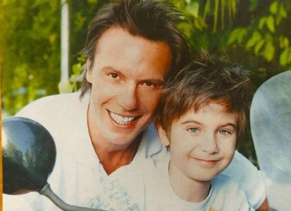 Στράτος Τζώρτζογλου: «Ο γιος μου ήταν ένα παιδί καμπουριαστό, φοβισμένο από bullying»