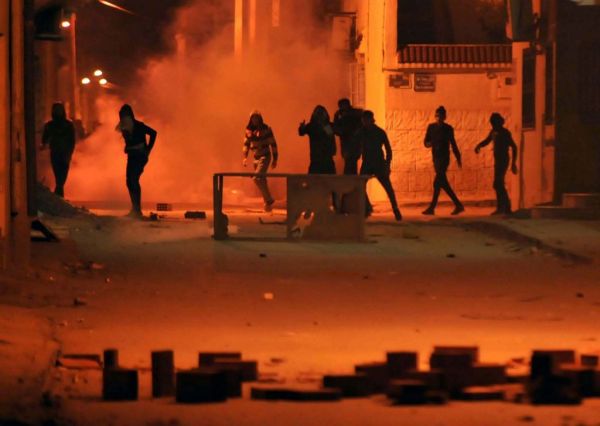 Οι επιδημίες ανοίγουν πληγές στην κοινωνία – Οι εμπειρίες του παρελθόντος και ο κίνδυνος ταραχών
