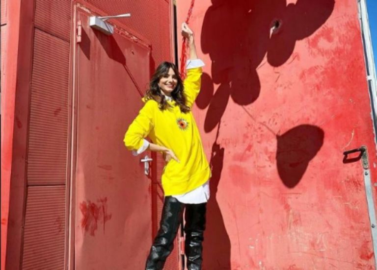 5226 by Celia Kritharioti: Το ιδανικό φούτερ για τις ανοιξιάτικες μέρες