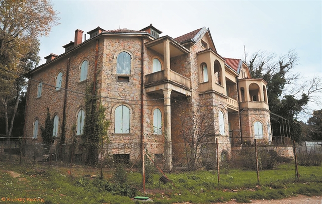 Addison Rae: Το πιο viral κορίτσι του TikTok γίνεται ποπ σταρ