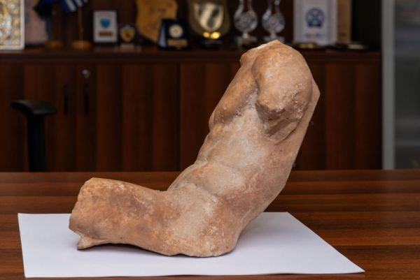 Συνελήφθη άνδρας που προσπάθησε να πουλήσει άγαλμα του 5ου αιώνα