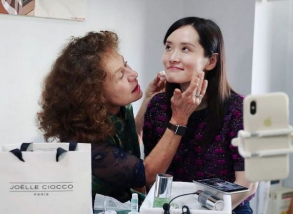 Η διασημότερη δερματολόγος του Παρισιού αποκαλύπτει τα 4 μυστικά για τέλεια επιδερμίδα