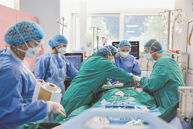 Κοροναϊός : Τώρα πληρώνουμε ακριβά διαδηλώσεις, κορονοπάρτι και αποκριές