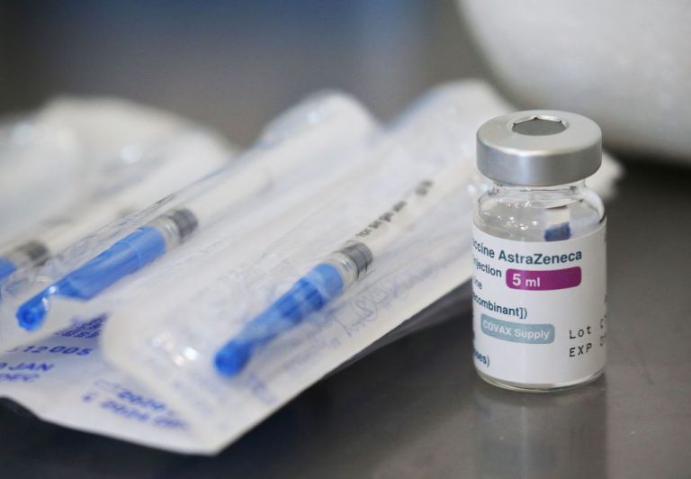 Εμβόλιο AstraZeneca: Τα οφέλη υπερσταθμίζουν τον κίνδυνο, επιμένει ο ΕΜΑ