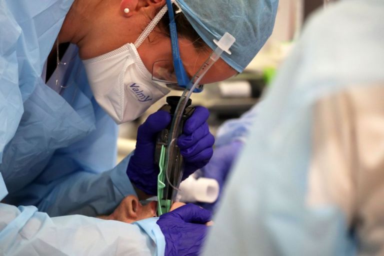 Κοροναϊός : 1.449 νέα κρούσματα και 54 θάνατοι – Στους 735 οι διασωληνωμένοι