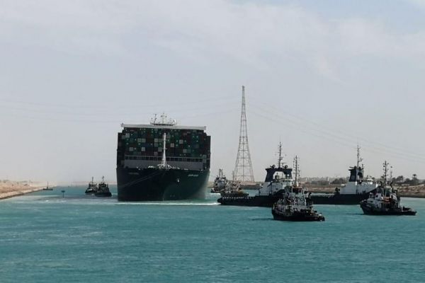 Διώρυγα του Σουέζ : Ξεκινά ο μεγάλος «απόπλους» – Κομβόι 425 πλοίων