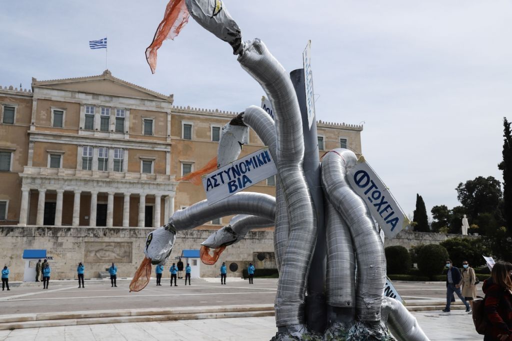 Στη δίνη της πανδημίας και το πολιτικό σκηνικό – Διέξοδο από τα προβλήματα αναζητά η κυβέρνηση
