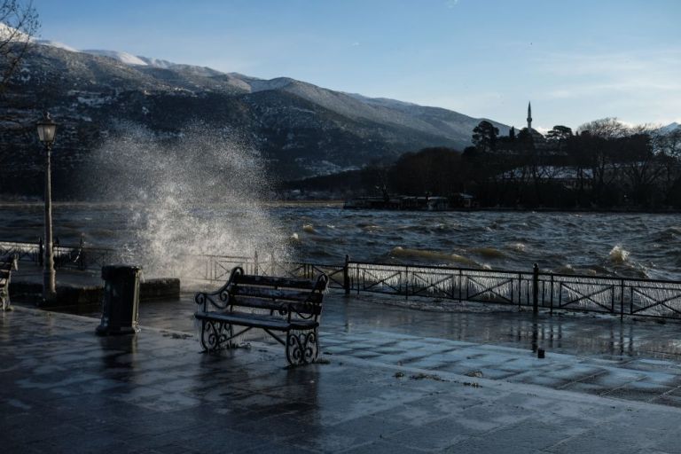 Κοροναϊός : Σκληρό lockdown σε Ιωάννινα και Χαλκιδική εισηγούνται οι επιδημιολόγοι