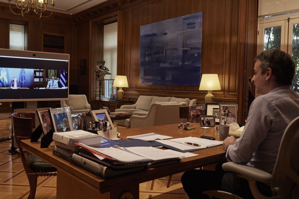 Τηλεδιάσκεψη Μητσοτάκη με τον Πρωθυπουργό της Σουηδίας για τον κοροναϊό και το πιστοποιητικό εμβολιασμού