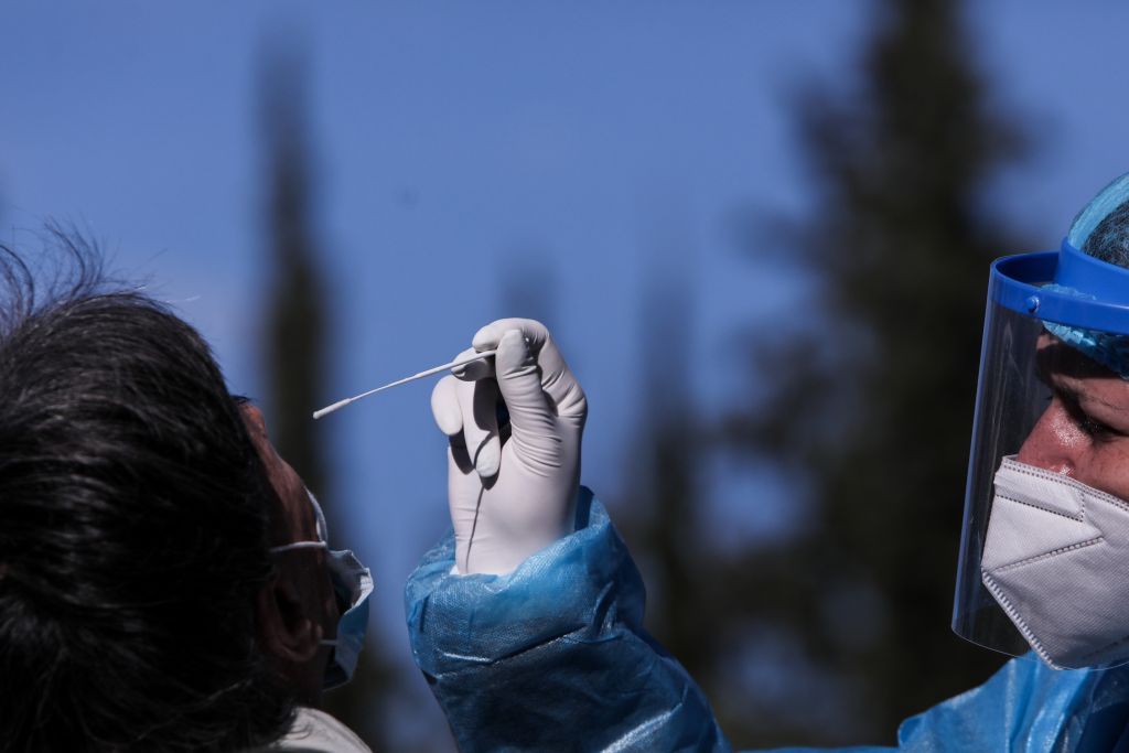 Κοροναϊός : Δωρεάν τεστ για εργαζομένους σε επιχειρήσεις άνω των 20 υπαλλήλων