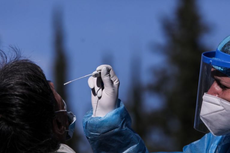 Κοροναϊός : Δωρεάν τεστ για εργαζομένους σε επιχειρήσεις άνω των 20 υπαλλήλων