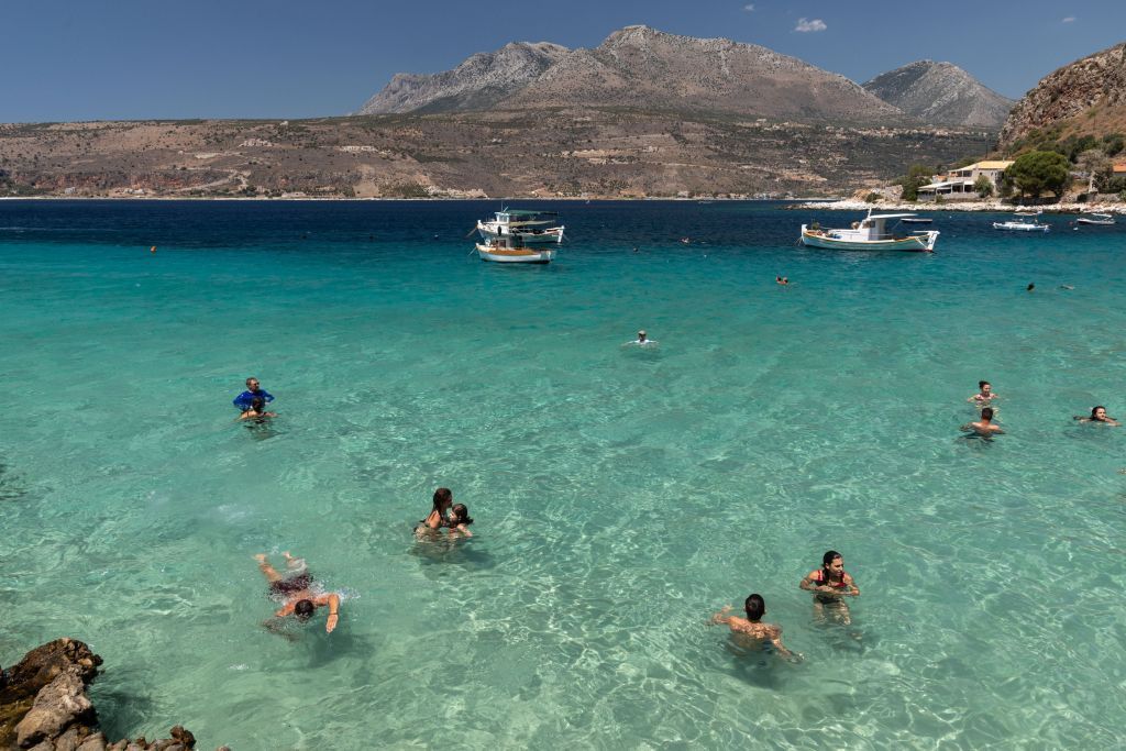 Βρετανικά ΜΜΕ : Προτείνουν Ελλάδα για τις φετινές διακοπές – «Θα ανοίξει τις πύλες της στις 14 Μαΐου»