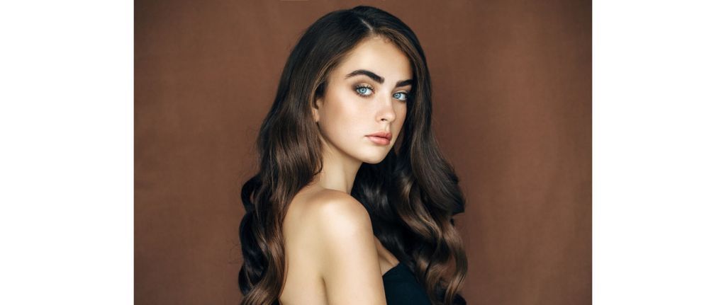 Αυτή είναι η αγαπημένη απόχρωση μαλλιών για μελαχρινές τη φετινή άνοιξη