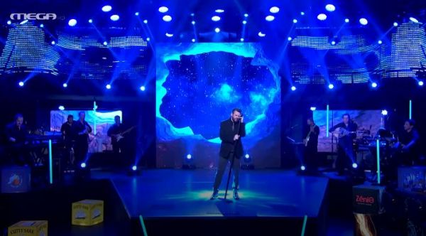 Πάνος Κιάμος: «Αλλού εσύ» και «Δύο μέτρα ουρανός» στη συναυλία του MEGA