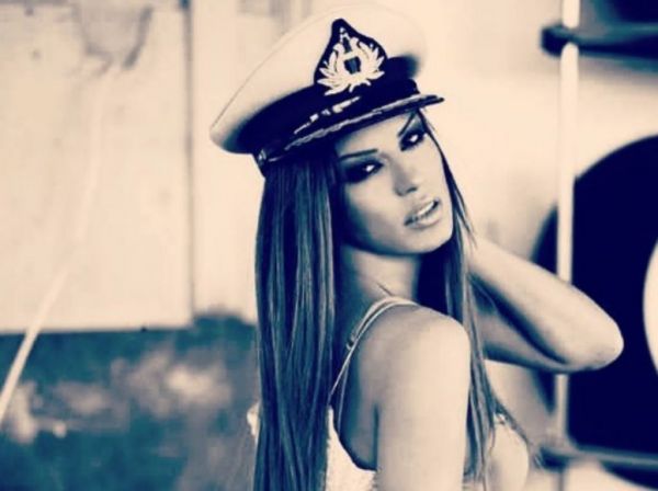 Χριστίνα Κολέτσα : «Τότε μόνο μπορείς να προσφέρεις τέχνη. Αγνή… Αληθινή»