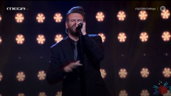 «Αποδείξεις»: Η μεγάλη επιτυχία του Νίκου Καρβέλα από τον Πάνο Κιάμο