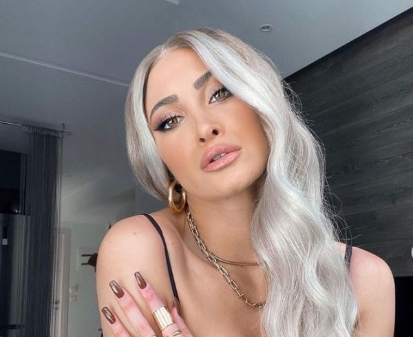 Iωάννα Τούνη: H εντυπωσιακή αλλαγή στο look της που «έριξε» το Instagram