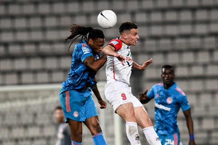 Αγωνία για Σεμέδο στον Ολυμπιακό