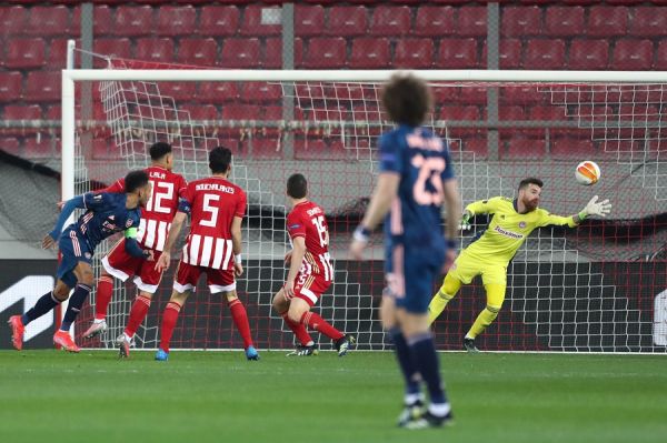 Ολυμπιακός – Άρσεναλ : H απίθανη επέμβαση του Σα και το δοκάρι του Ομπαμεγιάνγκ (vid)