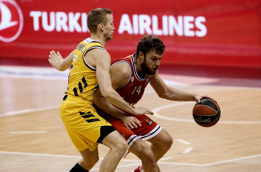 Άλμπα Βερολίνου – Ολυμπιακός 80-84 : Θρύλος με ηγέτη τον Βεζένκοφ