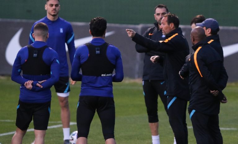 Εθνική Ελλάδας : Αλλάζει τα πλάνα του για την ενδεκάδα ο Φαν Σιπ