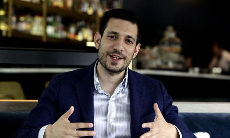 Ο Κυρανάκης έδωσε στον «αέρα» το όνομα του νεαρού που χτυπήθηκε στη Νέα Σμύρνη – Καταδίκασε την υπέρμετρη βία