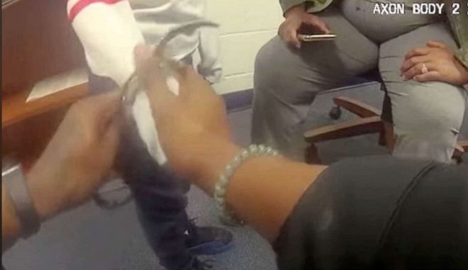 ΗΠΑ : Εβαλαν χειροπέδες σε 5χρονο για κοπάνα