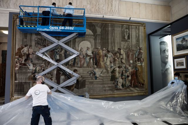 Στην Βουλή η περίφημη «Σχολή των Αθηνών» του Ραφαήλ – Εντυπωσιακές φωτογραφίες