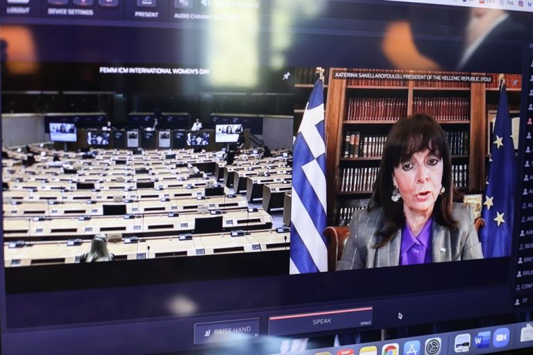 Σακελλαροπούλου : Η πανδημία όξυνε τις διακρίσεις εναντίον των γυναικών – Τι είπε για το #MeToo