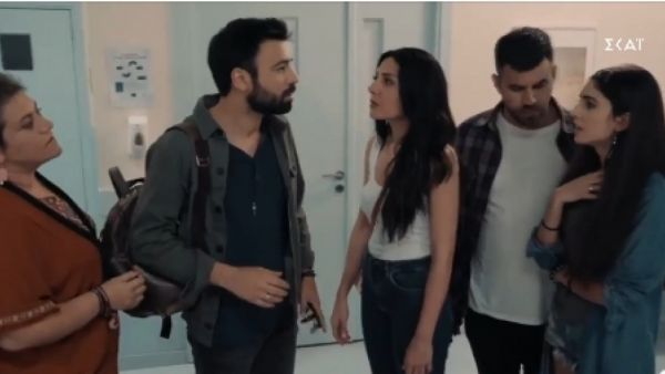 Πρωταγωνιστής από τις «8 Λέξεις» ποζάρει ολόγυμνος στο Instagram