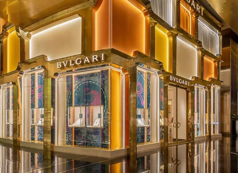 Μια πρώτη ματιά στη νέα εντυπωσιακή μπουτίκ Bulgari
