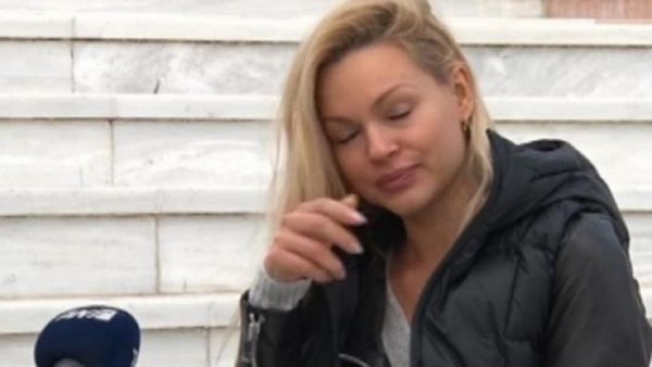 Βίκυ Κάβουρα: “Αυτή τη στιγμή θα έπαιζα στο θέατρο και τον καραγκιόζη, θα έκανα τα πάντα”