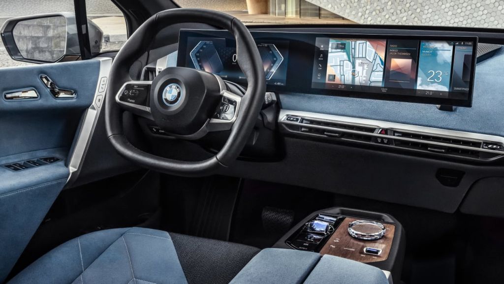 Η BMW συστήνει το ευφυέστερο iDrive 8