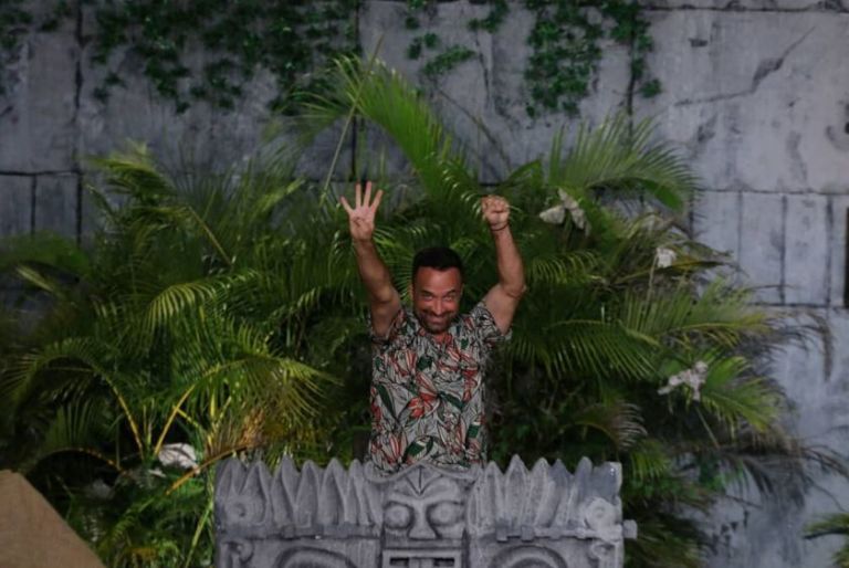 Survivor: Ο Γιώργος Λιανός επέστρεψε και κέρασε για τα γεννητούρια