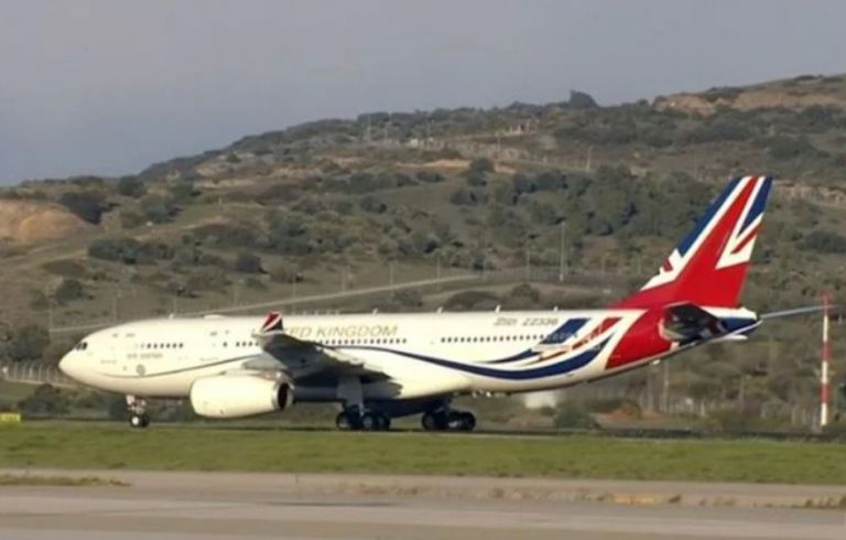 Έφτασε στην Αθήνα ο πρίγκιπας Κάρολος