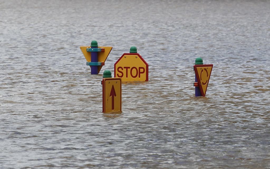 Η ΕΕ προωθεί «πράσινα» κρας τεστ για τις τράπεζες