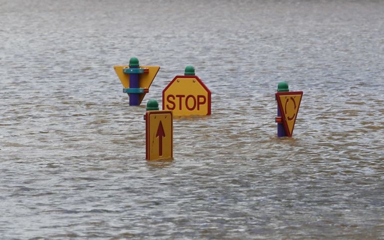Η ΕΕ προωθεί «πράσινα» κρας τεστ για τις τράπεζες
