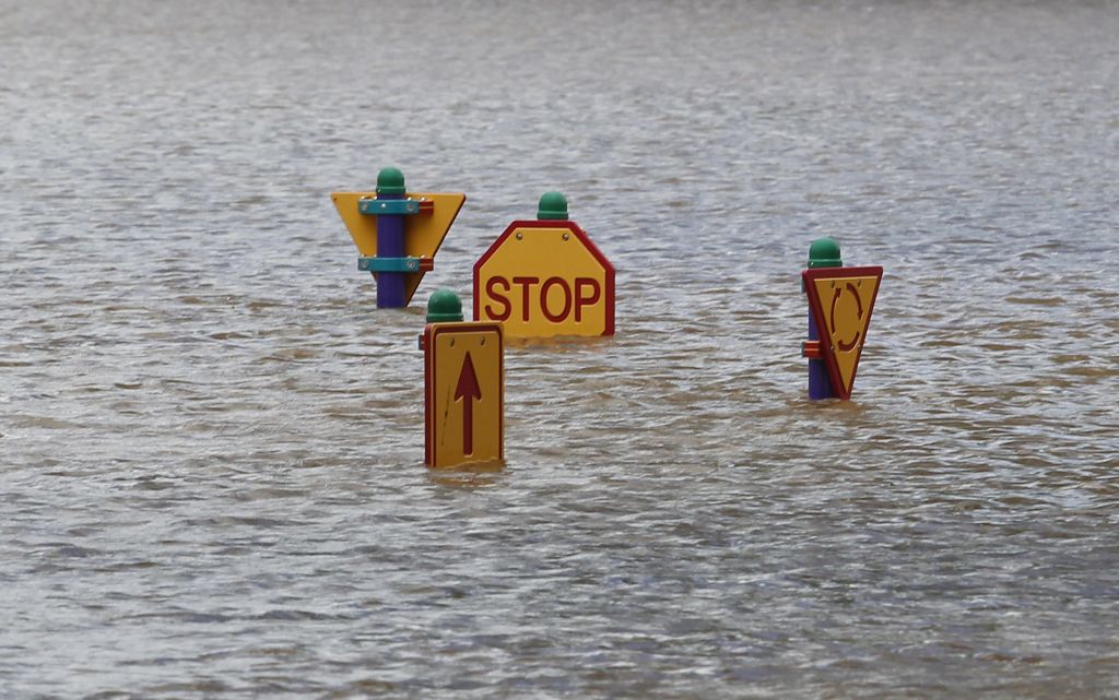 Η ΕΕ προωθεί «πράσινα» κρας τεστ για τις τράπεζες