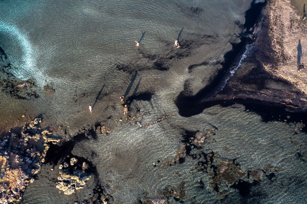 Καβούρι : Με τα πόδια στο νησάκι λόγω άμπωτης - Το εντυπωσιακό αποτέλεσμα