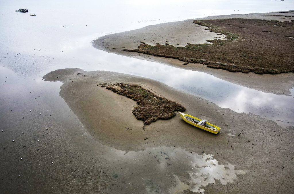 Χαμηλή στάθμη της θάλασσας : Πού οφείλεται το φαινόμενο των τελευταίων ημερών