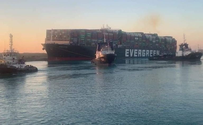 Γιούρι Γκέλερ: Το πλοίο στο Σουέζ μετακινήθηκε με τη δύναμη του μυαλού