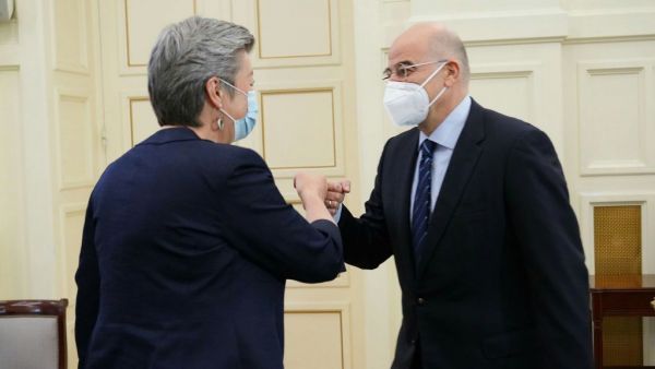 Συνάντηση Δένδια -Γιόχανσον για το προσφυγικό: «Η Τουρκία να εφαρμόσει πλήρως την κοινή δήλωση με την ΕΕ»