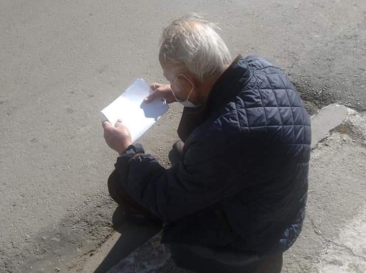 Λέσβος : Παράτησαν στην μέση του δρόμου 94χρονο με κοροναϊό στην Αγιάσο