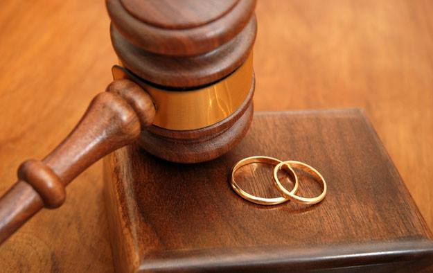 Ερώτηση Θάνου Πλεύρη για να απαγορευθεί ο γάμος με ανήλικο