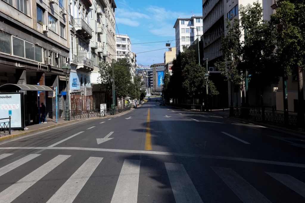 Καθαρά Δευτέρα : Άδειοι οι κεντρικοί δρόμοι της Αθήνας – Πού πέταξαν οι πολίτες χαρταετό [Εικόνες]