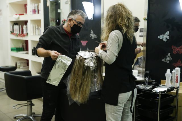 Lockdown : Αντίστροφη μέτρηση για το άνοιγμα καταστημάτων και κομμωτηρίων – Οι κρίσιμες ημερομηνίες