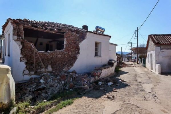 Τσελέντης στο MEGA : Οι μετασεισμοί στην Ελασσόνα θα κρατήσουν καιρό – Οι κάτοικοι να μην μπουν στα σπίτια τους αν δεν τα δει μηχανικός