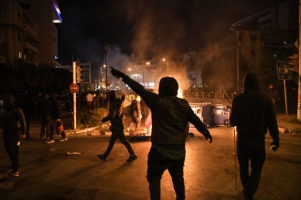 Νέα Σμύρνη : Τα πρώτα λόγια του τραυματία αστυνομικού: «Είμαι καλά, θα αντέξω»