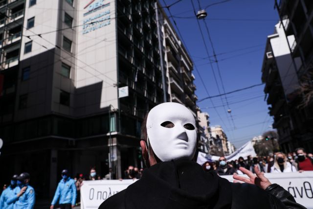 Διαμαρτυρία καλλιτεχνών στο κέντρο της Αθήνας